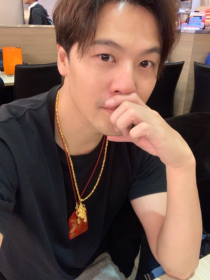 黃文星超寵小11歲妻！「薪水交給老婆管」刷卡先報備  謝她陪熬「一餐40元」苦日子