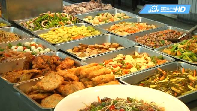 沒有錢吃飯！阿嬤帶孫買便當「共吃一個就好」　老闆發現「阿嬤表情不太對勁」暖哭網友：台灣最美風景