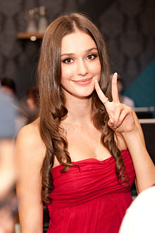 擔憂女兒母不詳！瑞莎含淚奔波50趟「終成台灣媽」　曬全家福「烏克蘭母親超辣」一家三代都美貌