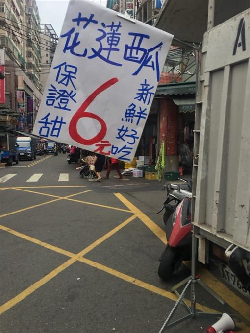 老闆騙人？他逛菜市場「花蓮西瓜只要6元」差點下手　放大一看「根本是陷阱」網友驚呼：趕快買光