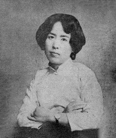 憑什麼女人要隱忍度日?她13歲「被退婚」後蛻變!傳奇創下多個「首位女性」紀錄:妳得知道不要什麼