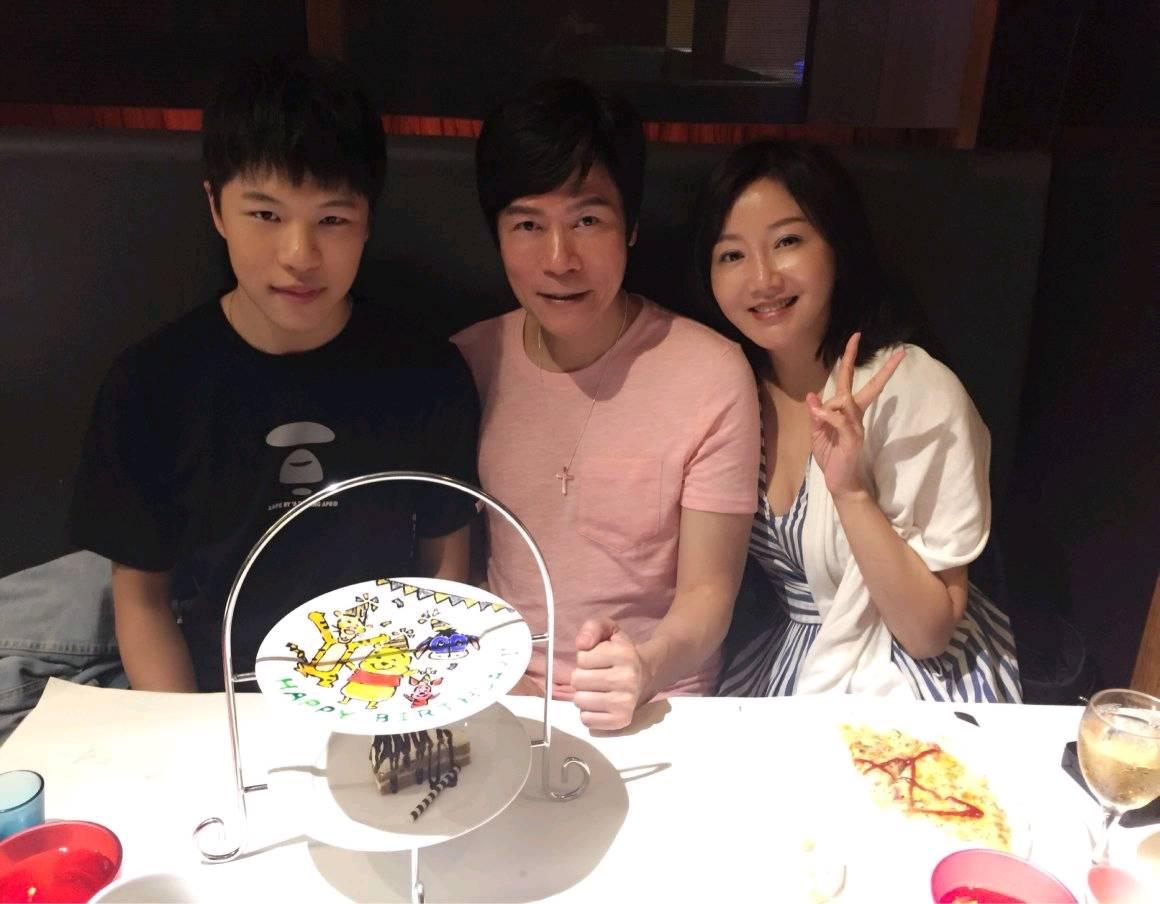 洪榮宏結婚2年甜曝「和第三任妻子相遇」一切都是緣　情史豐富難忘「二婚爆婚外情」事業降谷底