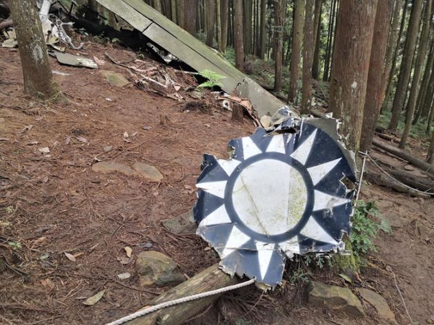 遺孀淚喊：我來看你了！軍機遺骸長眠深山「相隔40年終招魂」  他一問才懂「這天意義」網哭：冥冥中有安排