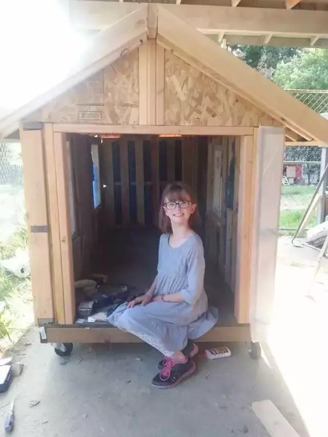 人間天使！「5歲為流浪者種菜、9歲建造11棟房子」讓無家可歸的人都有了歸宿