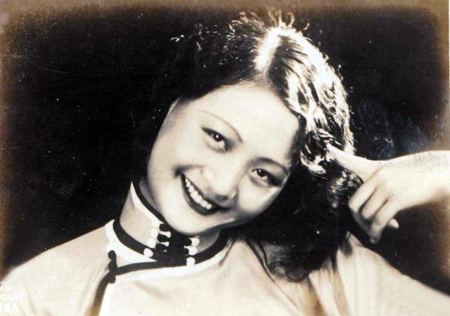 一生傳奇!「30年代明星」黎莉莉婚後育有兒女丈夫卻離世 二婚幸福到90歲仍燦笑:美了一輩子