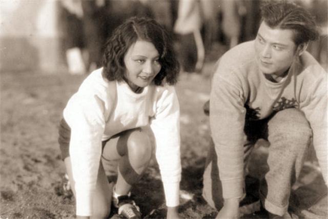 一生傳奇!「30年代明星」黎莉莉婚後育有兒女丈夫卻離世 二婚幸福到90歲仍燦笑:美了一輩子