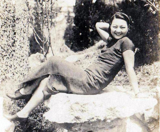 一生傳奇!「30年代明星」黎莉莉婚後育有兒女丈夫卻離世 二婚幸福到90歲仍燦笑:美了一輩子