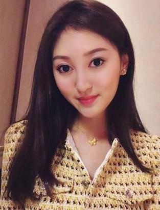 差40歲爺孫戀僅5個月就掰！她離婚後「獲1.2億豪宅」帶媽媽遊山玩水　「半年玩遍9國」生活超愜意