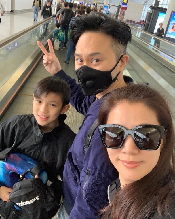  袁詠儀曝夫妻甜蜜「只是剛好被拍到」！坦言感情「沒傳言那麼好」鬆口洩遺憾與老公有關：怕兒子怨我