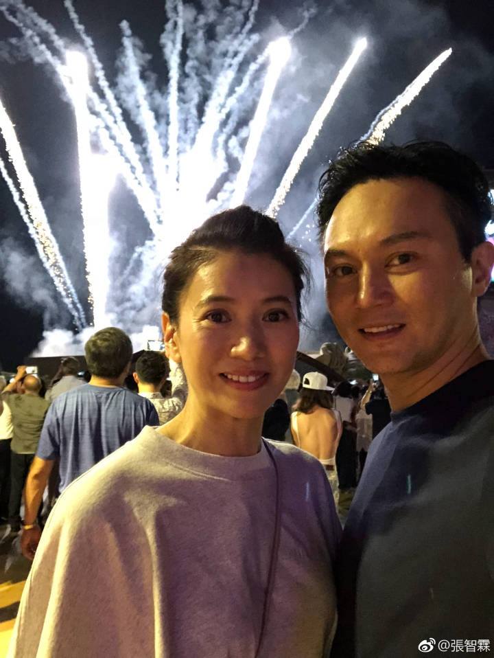  袁詠儀曝夫妻甜蜜「只是剛好被拍到」！坦言感情「沒傳言那麼好」鬆口洩遺憾與老公有關：怕兒子怨我