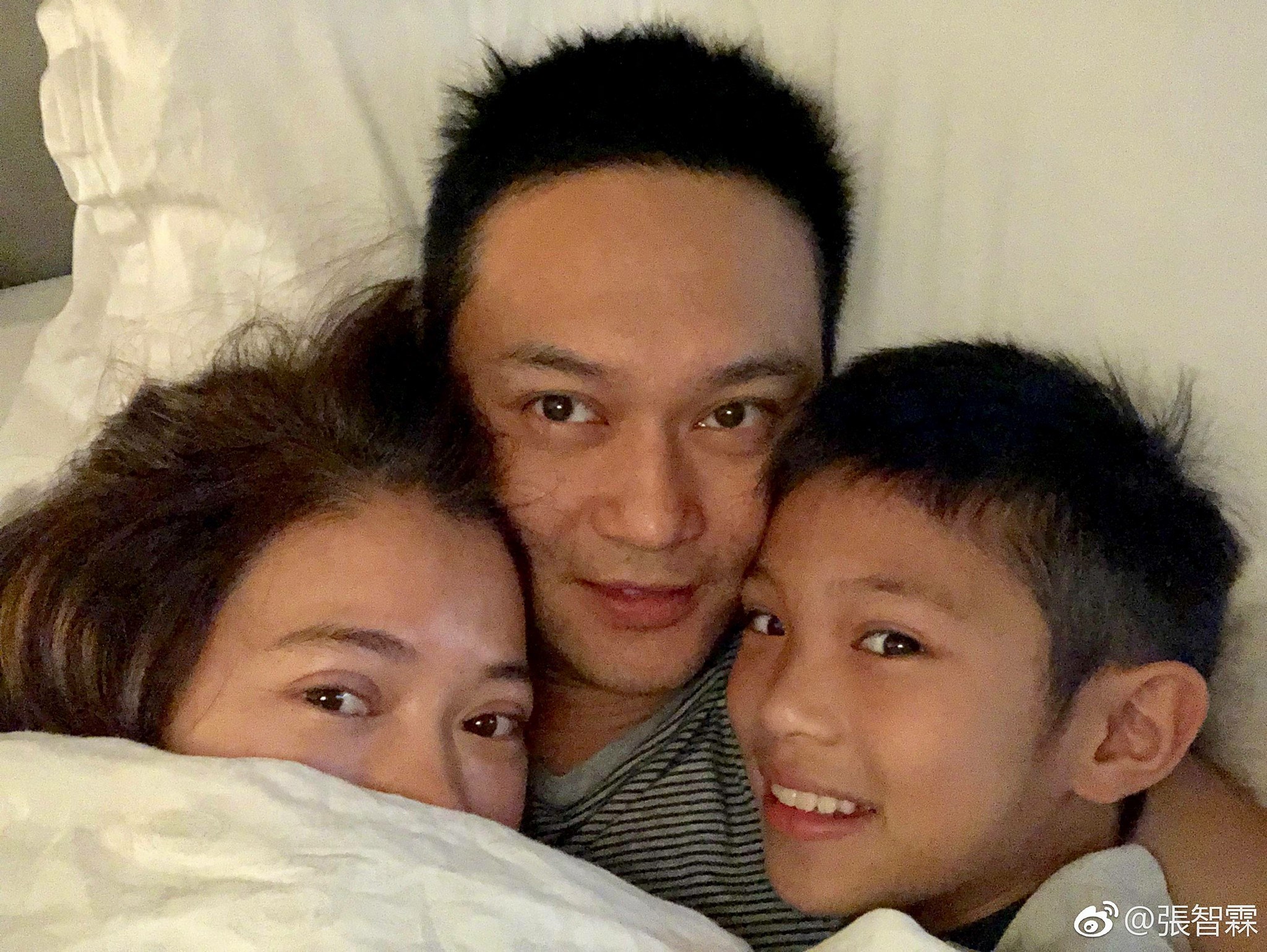  袁詠儀曝夫妻甜蜜「只是剛好被拍到」！坦言感情「沒傳言那麼好」鬆口洩遺憾與老公有關：怕兒子怨我