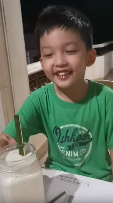 飲料店都該學！國外推出「純天然葉子吸管」　製作過程曝光「2分鐘大功告成」全球讚爆：台灣該跟進