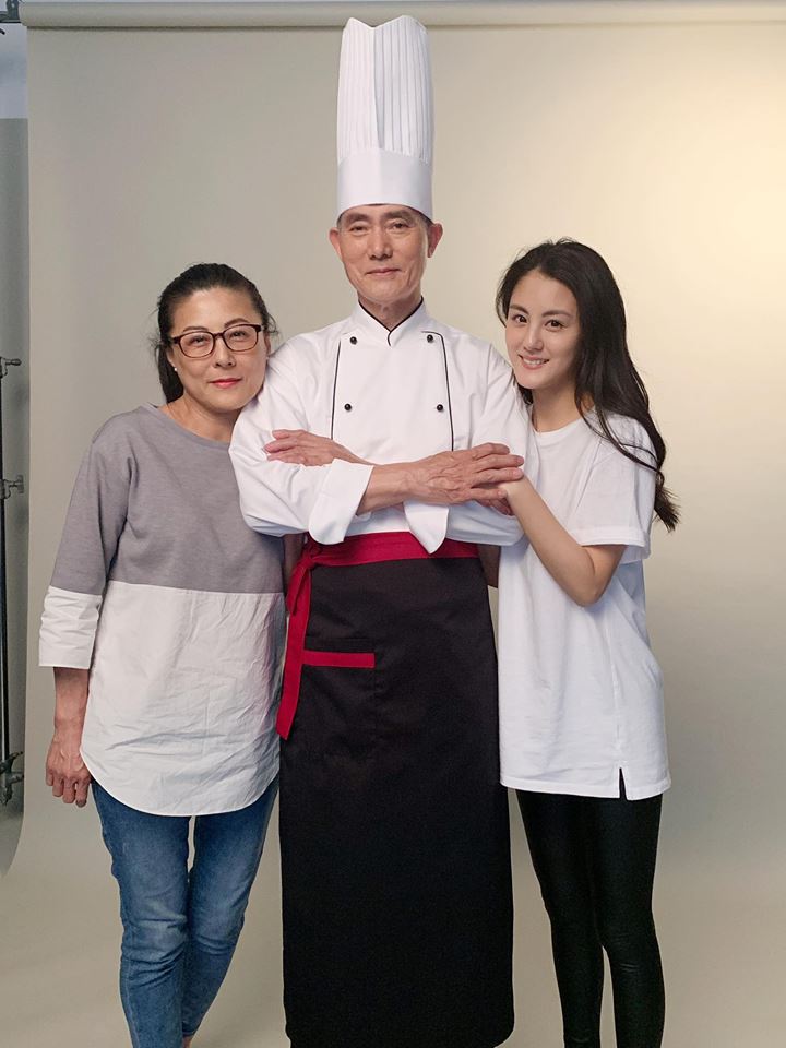 女星從麵攤女兒成貴婦！不忘從小「曾和爸爸打拚」…如今父女攜手傳承美味「帥爸長相成亮點」