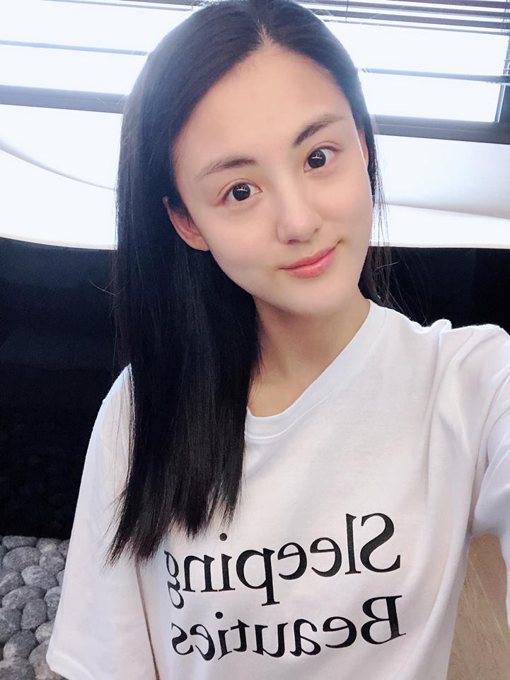 女星從麵攤女兒成貴婦！不忘從小「曾和爸爸打拚」…如今父女攜手傳承美味「帥爸長相成亮點」