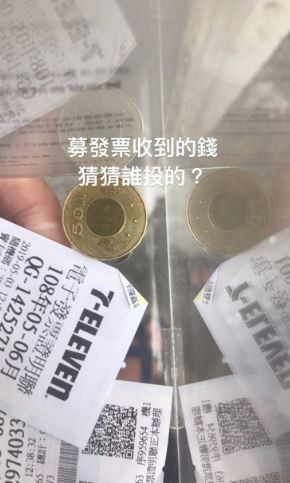 街友伯拖著3樣家當「走進超商1個動作」大家都哭了！網友加碼曝「超暖舉動」萬人淚讚：內心真正的富有