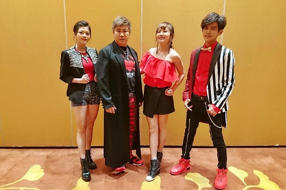 「不忘單親母叮嚀」女星從助理到入圍金鐘淚謝胡瓜恩情　「視他為恩師」曝私下善舉信封裝滿感謝狀