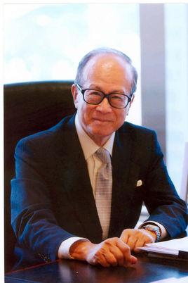 李嘉誠沒給妹妹分一毛錢，卻給了她一樣東西，勝過李嘉誠所有財富！