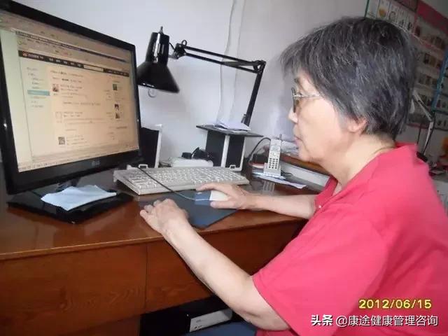 曾被宣判時間不多！73歲老奶奶患重症26年「專注養花種草」　病痛不敢動她「越活越年輕」
