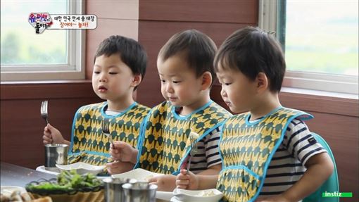 超萌三胞胎「大韓民國萬歲」變身暖男！宋一國大曬「父母節答謝信」感動甜回：謝謝你們健康成長