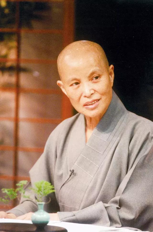 81歲仍心繫天下蒼生！她一貧如洗、小學文化，卻建立華人最大慈善機構幫助億萬人