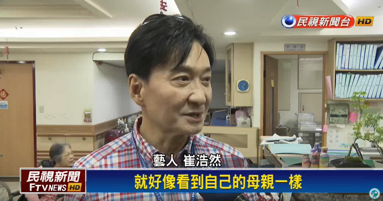 崔浩然超暖！ 親自探望92歲阿嬤粉絲 她見20年偶像「又親又抱」感動泛淚：最棒的生日禮物