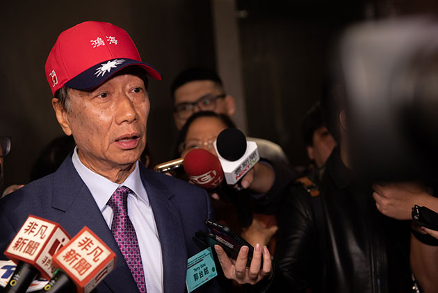 郭台銘後悔了！當年說重話「博士不該賣雞排」：浪費資源　6年後親自道歉「在他身上學到很多」