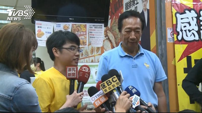 郭台銘後悔了！當年說重話「博士不該賣雞排」：浪費資源　6年後親自道歉「在他身上學到很多」