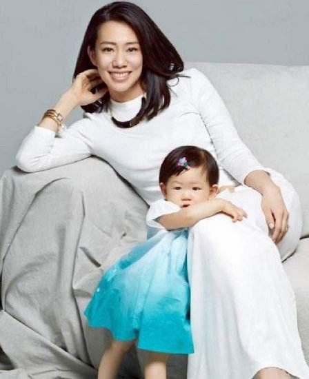 《鹿鼎記》女星40歲懷二胎！嫁官二代近況曝光　「老公家世顯赫」4歲女兒好萌