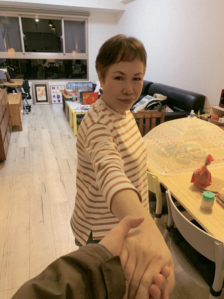 曾國城母親節包5位數盡孝！ 堅持「不包6位數」原因曝光　曾子余至今仍「與母十指緊扣」樂當媽寶