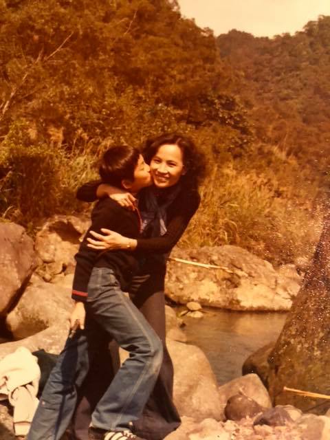 曾國城母親節包5位數盡孝！ 堅持「不包6位數」原因曝光　曾子余至今仍「與母十指緊扣」樂當媽寶