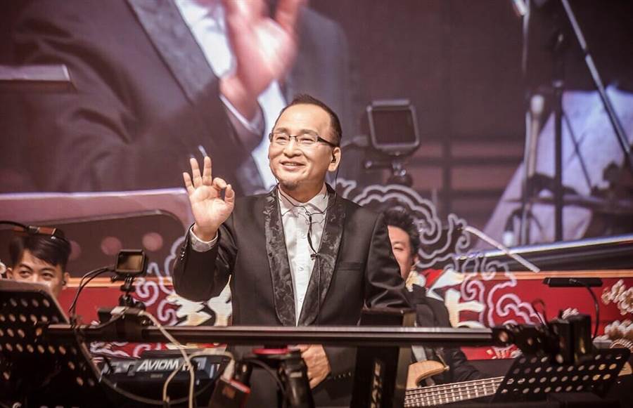 孔鏘3病纏身嘆「活在生死邊緣」老婆20年守夜照顧　昔「扛600萬債淚謝妻患難與共」今享兒孫福
