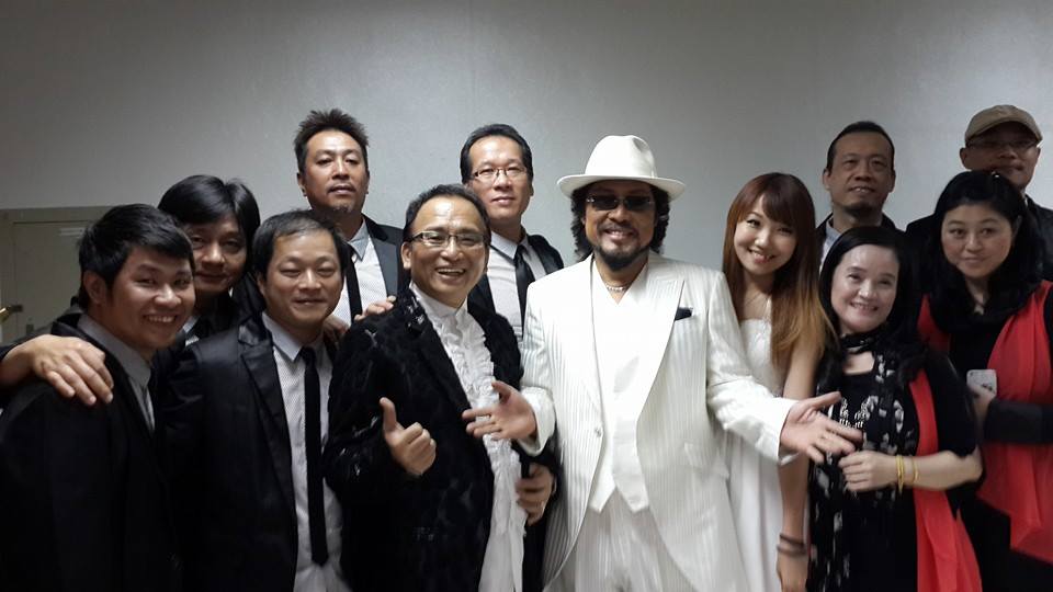 孔鏘3病纏身嘆「活在生死邊緣」老婆20年守夜照顧　昔「扛600萬債淚謝妻患難與共」今享兒孫福
