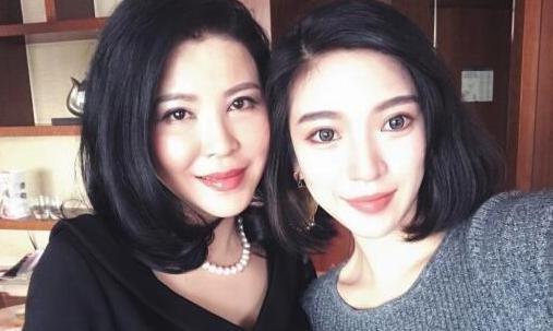 「二婚嫁老外以為是真愛」卻被騙走3千萬人跑掉　獨自撫養女兒「今53歲母女像姊妹」