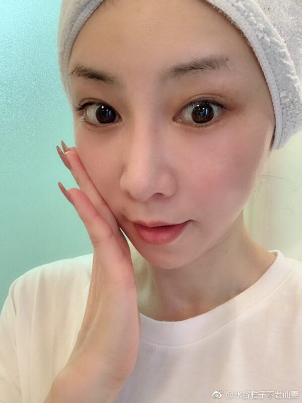 51歲像18歲女大生！全國「第一不老仙妻」爆紅　8年後「仙女顏值再進化」網看傻：老公像爸爸