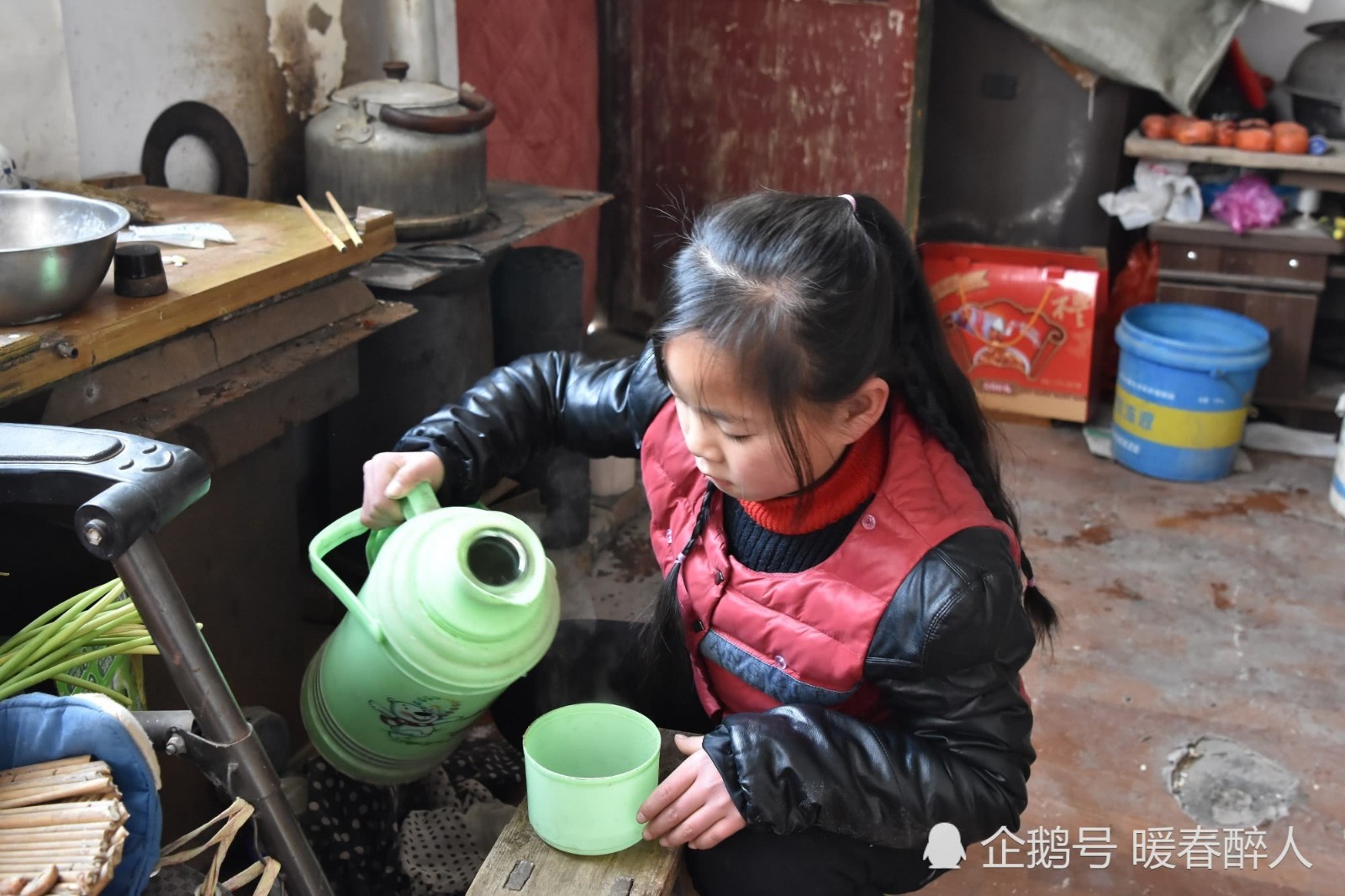 被媽媽趕出家門！只剩2萬存款被嗆「女生別跟哥哥爭產」　幾年後「人生大逆轉」接到媽媽電話