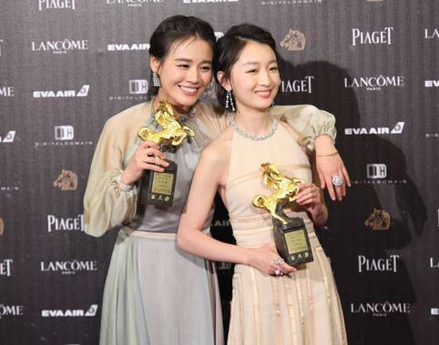 「父早逝母改嫁」繼父為供她上學做苦力　27歲成影后敬如親爸：我有天下最好的爸爸