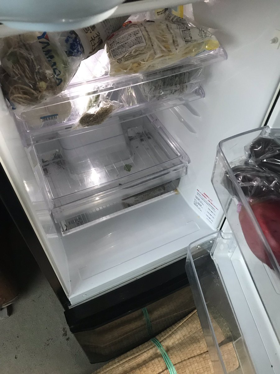 他打開冰箱發現「老爸在冰箱裡養魚」！　無奈曬出「蔬果抽屜水族箱」瞬間傻眼：啊我水果要放哪
