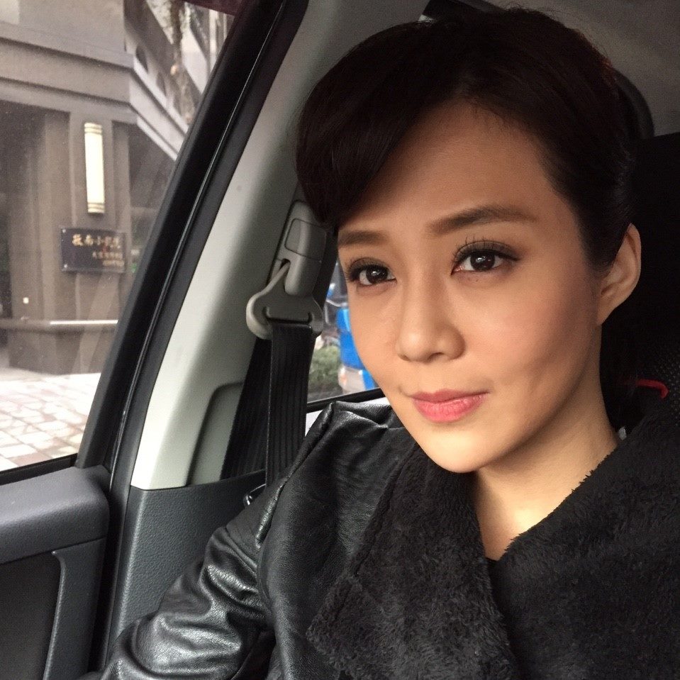 文汶「嫁吳皓昇1年」抱怨：很久沒感受到溫暖　博士班休學「創業當老闆」家務老公一手包辦