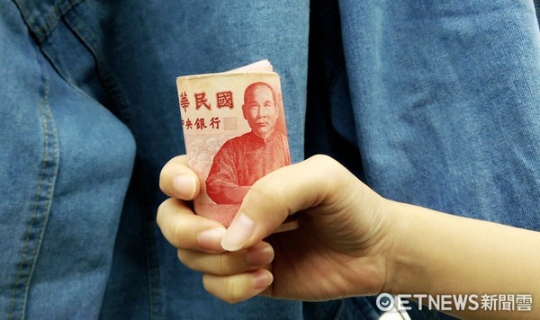 母親節前媽媽走了！3姐妹沒錢辦後事「暖里長幫籌10萬」　突然祂化飛蛾顯靈：來道謝了