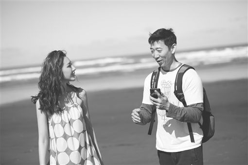 愛都藏在日常裡！隋棠敬業「赤腳走草地」　老公擔心她「下秒超Ｍan舉動」網讚翻：嫁給愛情的模樣❤