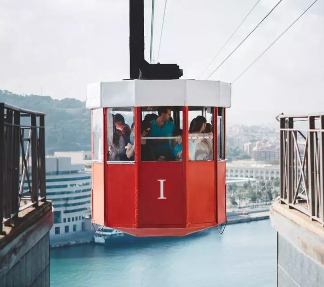 64歲林青霞素顏曝！「穿著樸素」狀態和中年婦女無異：要優雅老去，而非假裝年輕地活著