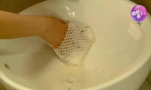 水果網套不要扔了「放在衛生間」作用超棒！一年省下不少錢