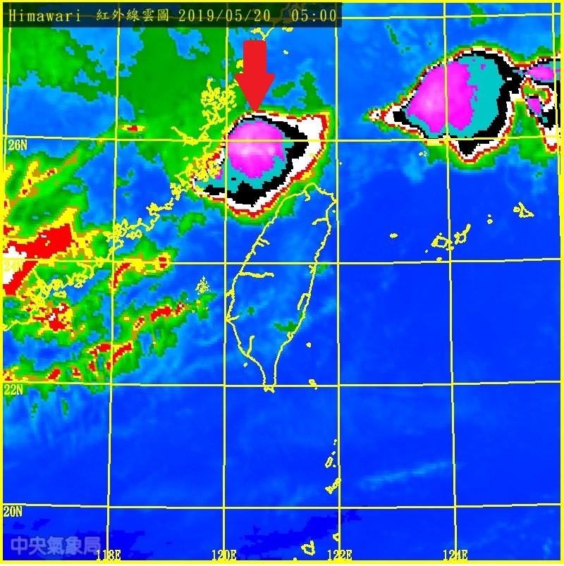 4小時雨量破200！全台大雨來襲「鋒面登入北部中」　晚上雨勢趨緩「下周恐還有一波」