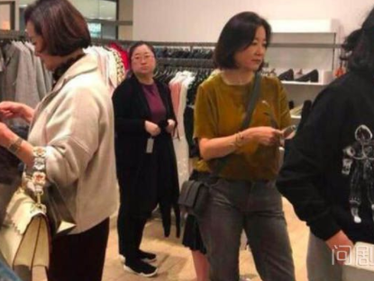 64歲林青霞素顏曝！「穿著樸素」狀態和中年婦女無異：要優雅老去，而非假裝年輕地活著