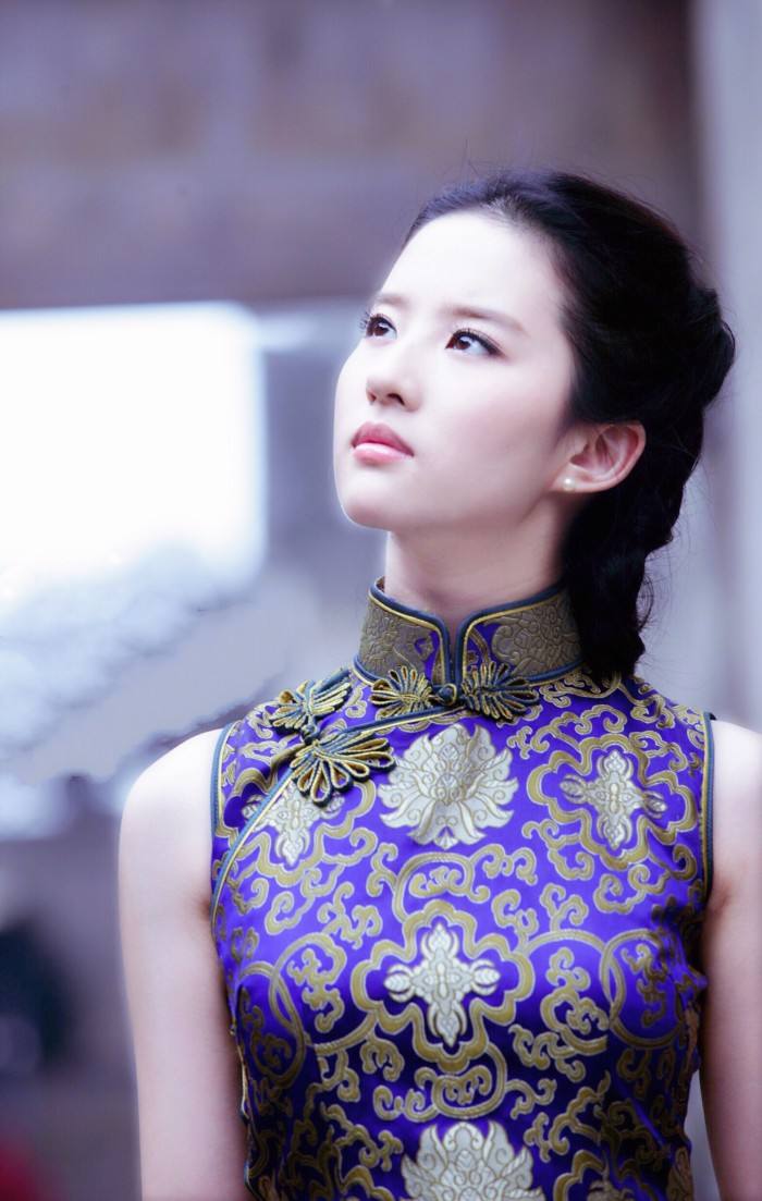 原本以為劉亦菲穿旗袍已經夠美了，直到看到賈靜雯，網友不淡定了！