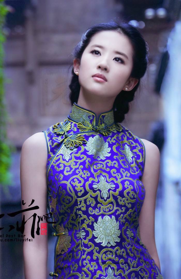 原本以為劉亦菲穿旗袍已經夠美了，直到看到賈靜雯，網友不淡定了！