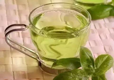 別花大錢買保養品！洗臉水中加點「護膚聖品」　60歲不長斑沒皺紋