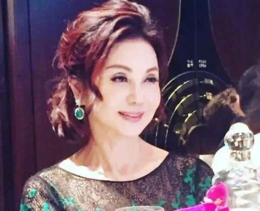 「嫁豪門連生5胎」卻換來丈夫移情別戀 毅然離婚「被婆婆視如親生給4億補償」今成女強人