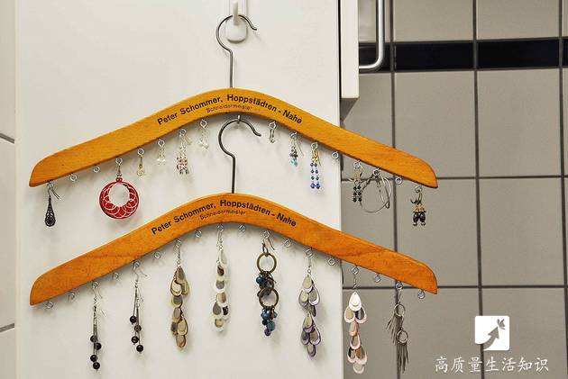 衣架其實應該倒過來用「收納衣服、鞋子」非常實用！看完不得不服