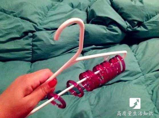 衣架其實應該倒過來用「收納衣服、鞋子」非常實用！看完不得不服